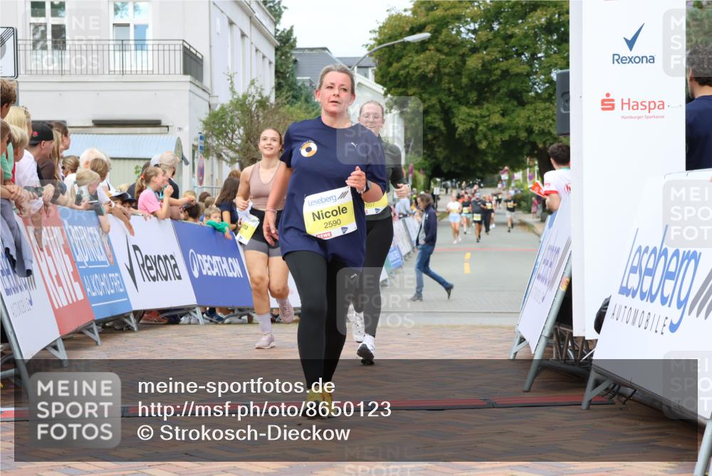31.08.2025 - 21. Blankeneser Heldenlauf Strokosch-Dieckow http://msf.ph/oto/8650123 31.08.2025 10:38:26 Ziel 2454, 2265, 2657, 2038, 2093, 2589, 2590 meine-sportfotos.de