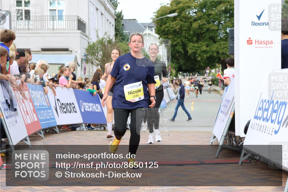 31.08.2025 - 21. Blankeneser Heldenlauf Strokosch-Dieckow http://msf.ph/oto/8650125 31.08.2025 10:38:26 Ziel 2454, 2265, 2657, 2038, 2093, 2589, 2590 meine-sportfotos.de
