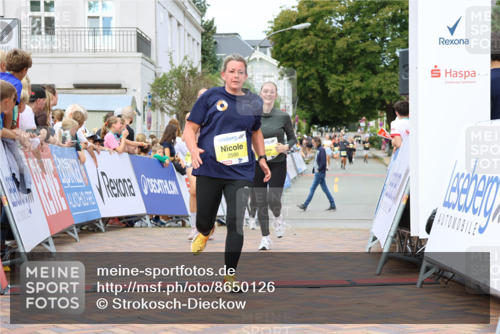 31.08.2025 - 21. Blankeneser Heldenlauf Strokosch-Dieckow http://msf.ph/oto/8650126 31.08.2025 10:38:26 Ziel 2454, 2265, 2657, 2038, 2093, 2589, 2590 meine-sportfotos.de