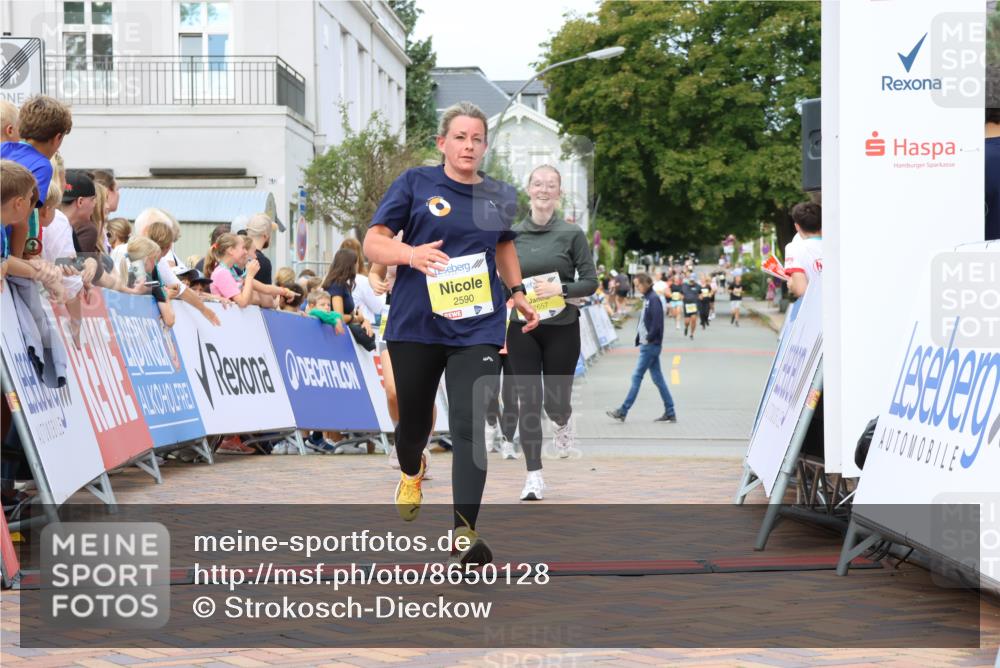 31.08.2025 - 21. Blankeneser Heldenlauf Strokosch-Dieckow http://msf.ph/oto/8650128 31.08.2025 10:38:26 Ziel 2454, 2265, 2657, 2038, 2093, 2589, 2590 meine-sportfotos.de