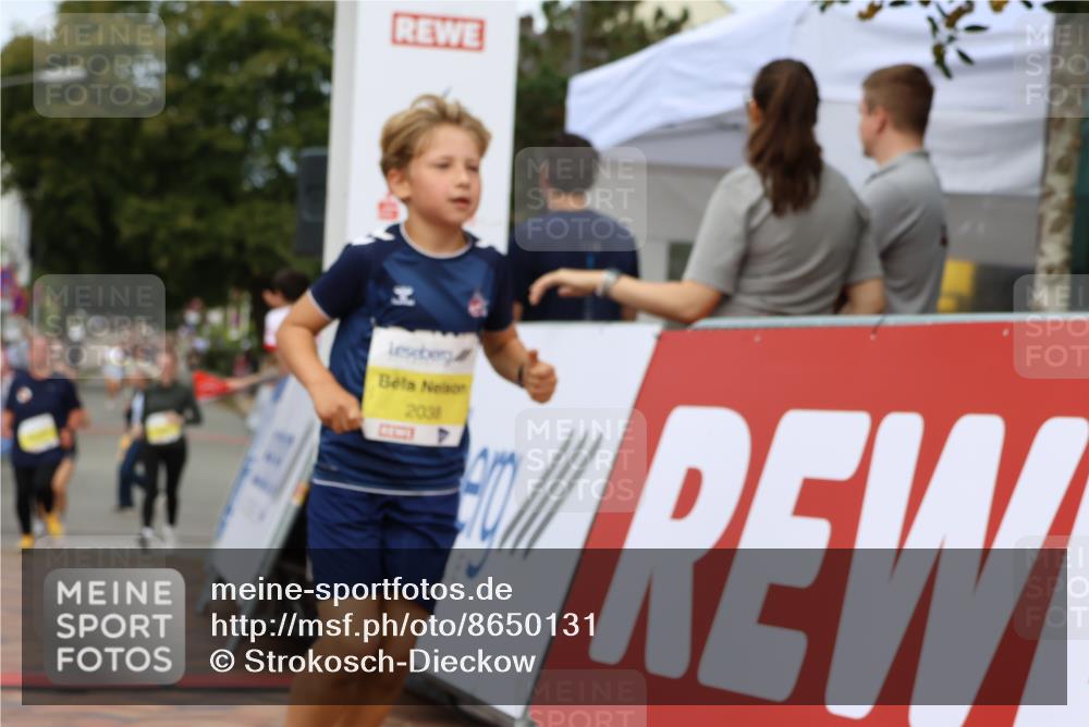 31.08.2025 - 21. Blankeneser Heldenlauf Strokosch-Dieckow http://msf.ph/oto/8650131 31.08.2025 10:38:22 Ziel 2454, 2038, 2589, 2590 meine-sportfotos.de