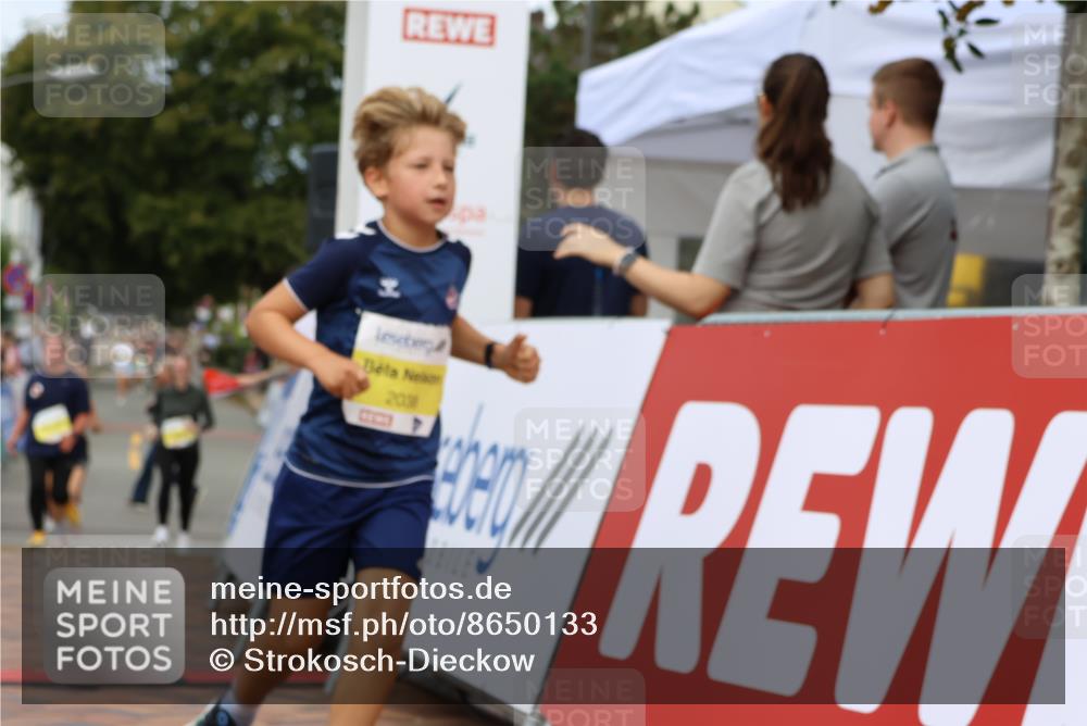 31.08.2025 - 21. Blankeneser Heldenlauf Strokosch-Dieckow http://msf.ph/oto/8650133 31.08.2025 10:38:22 Ziel 2454, 2038, 2589, 2590 meine-sportfotos.de