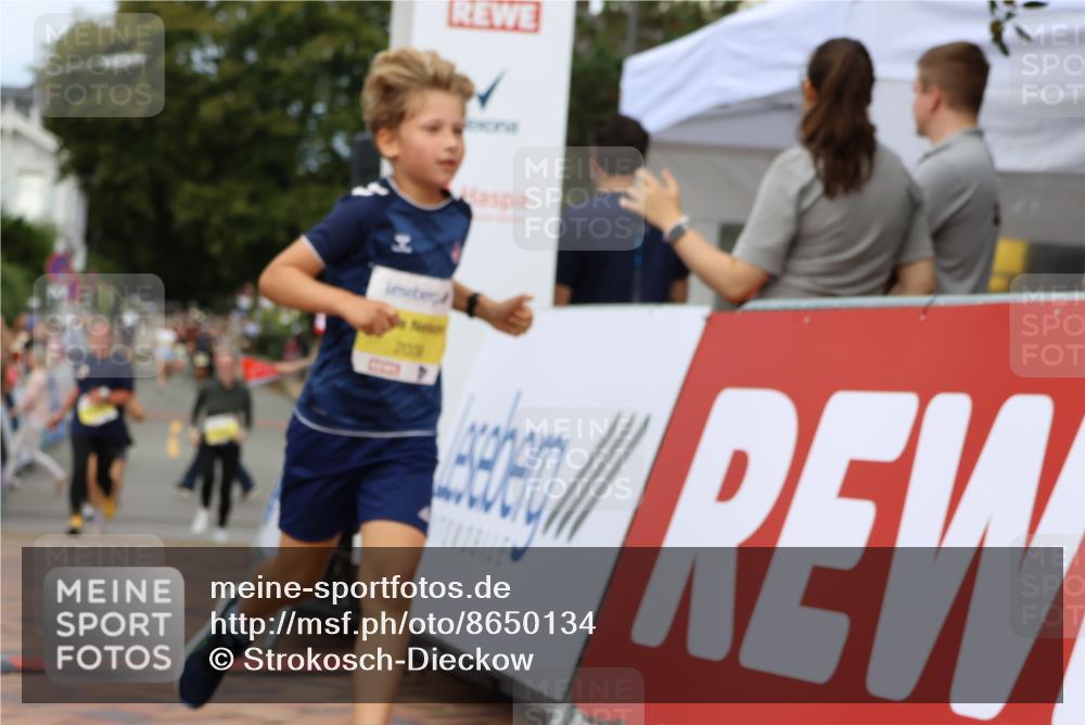 31.08.2025 - 21. Blankeneser Heldenlauf Strokosch-Dieckow http://msf.ph/oto/8650134 31.08.2025 10:38:22 Ziel 2454, 2038, 2589, 2590 meine-sportfotos.de