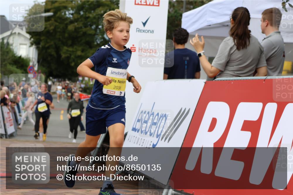31.08.2025 - 21. Blankeneser Heldenlauf Strokosch-Dieckow http://msf.ph/oto/8650135 31.08.2025 10:38:21 Ziel 2454, 2038, 2589 meine-sportfotos.de