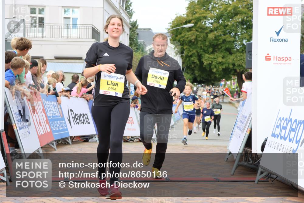 31.08.2025 - 21. Blankeneser Heldenlauf Strokosch-Dieckow http://msf.ph/oto/8650136 31.08.2025 10:38:19 Ziel 2686, 2360, 2454, 2038, 2589 meine-sportfotos.de