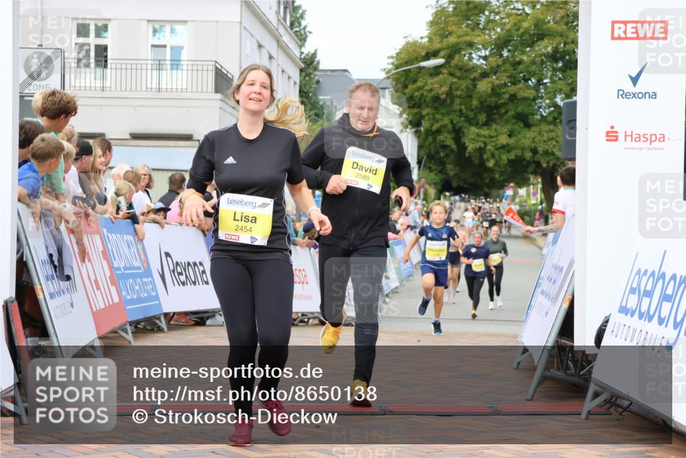 31.08.2025 - 21. Blankeneser Heldenlauf Strokosch-Dieckow http://msf.ph/oto/8650138 31.08.2025 10:38:18 Ziel 2686, 2360, 2454, 2038, 2589 meine-sportfotos.de
