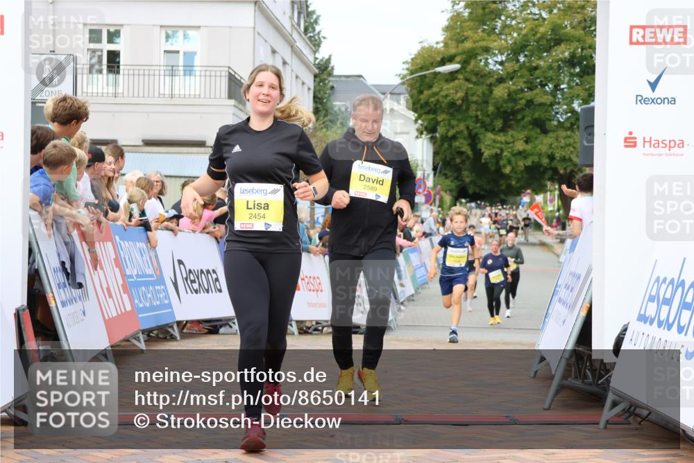 31.08.2025 - 21. Blankeneser Heldenlauf Strokosch-Dieckow http://msf.ph/oto/8650141 31.08.2025 10:38:18 Ziel 2686, 2360, 2454, 2038, 2589 meine-sportfotos.de