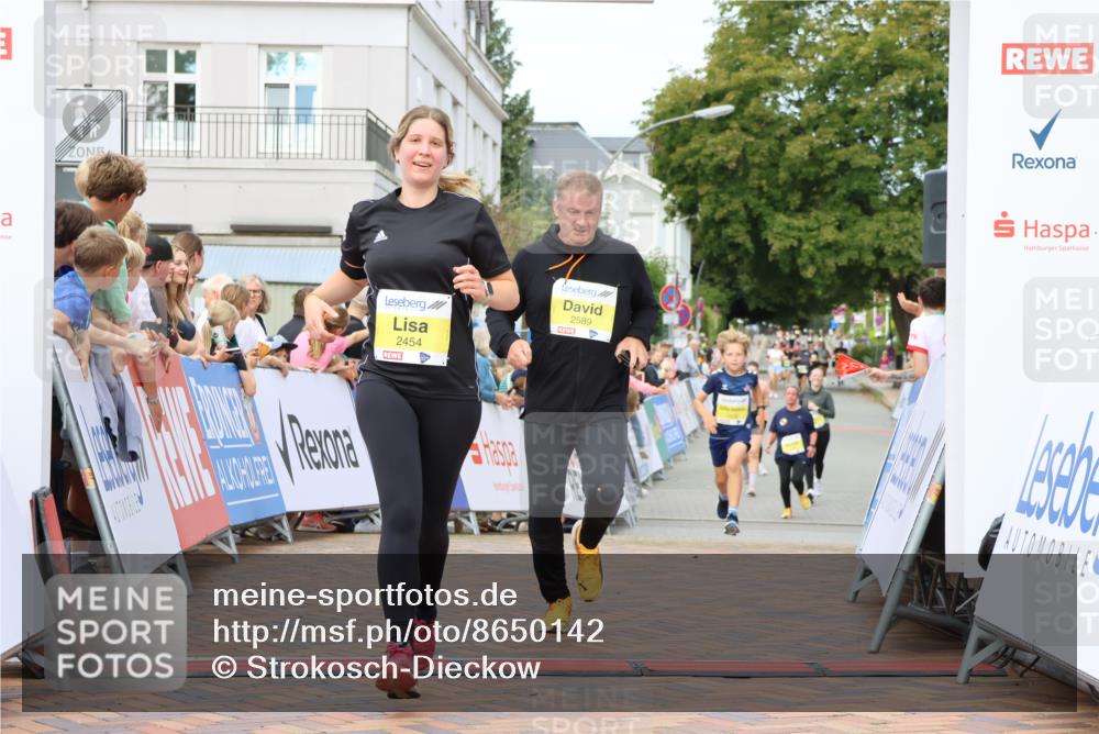 31.08.2025 - 21. Blankeneser Heldenlauf Strokosch-Dieckow http://msf.ph/oto/8650142 31.08.2025 10:38:18 Ziel 2686, 2360, 2454, 2038, 2589 meine-sportfotos.de