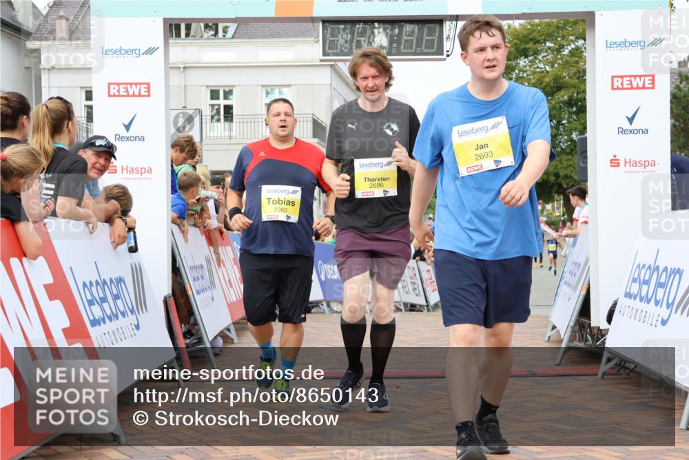 31.08.2025 - 21. Blankeneser Heldenlauf Strokosch-Dieckow http://msf.ph/oto/8650143 31.08.2025 10:38:13 Ziel 2686, 2360, 2693, 2489 meine-sportfotos.de