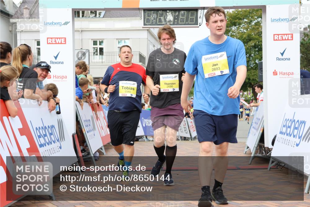 31.08.2025 - 21. Blankeneser Heldenlauf Strokosch-Dieckow http://msf.ph/oto/8650144 31.08.2025 10:38:13 Ziel 2686, 2360, 2693, 2489 meine-sportfotos.de