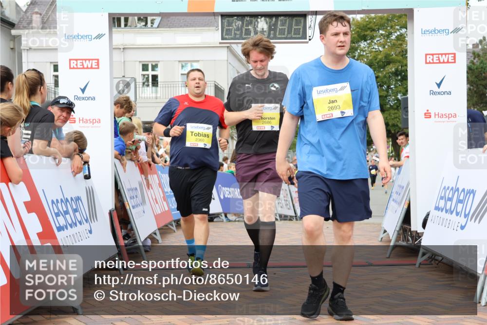 31.08.2025 - 21. Blankeneser Heldenlauf Strokosch-Dieckow http://msf.ph/oto/8650146 31.08.2025 10:38:13 Ziel 2686, 2360, 2693, 2489 meine-sportfotos.de