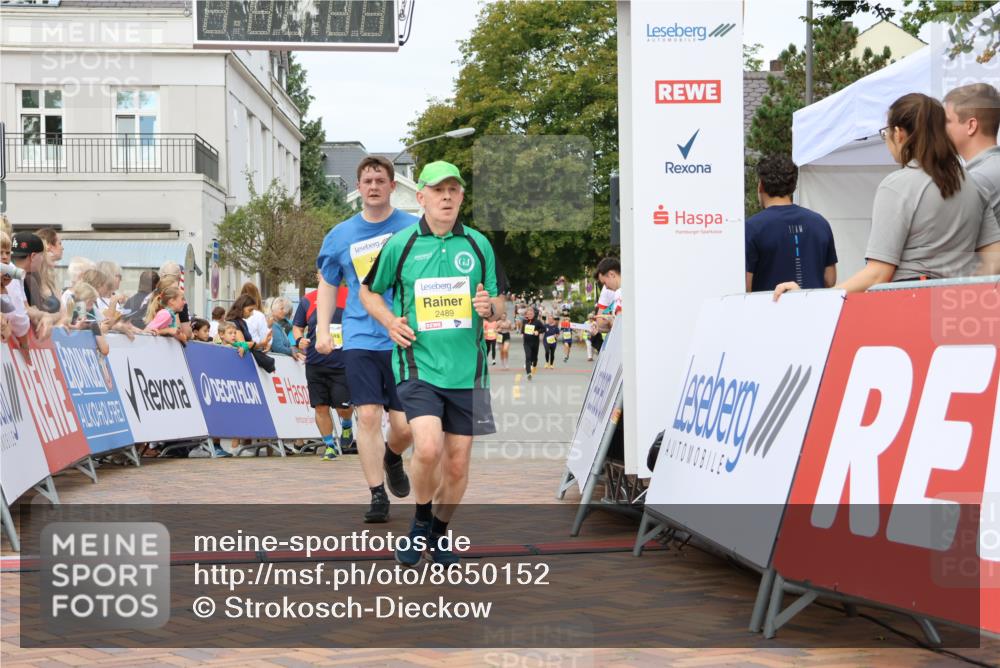31.08.2025 - 21. Blankeneser Heldenlauf Strokosch-Dieckow http://msf.ph/oto/8650152 31.08.2025 10:38:09 Ziel 2686, 2360, 2693, 2489, 2082, 2081, 2597, 2094 meine-sportfotos.de