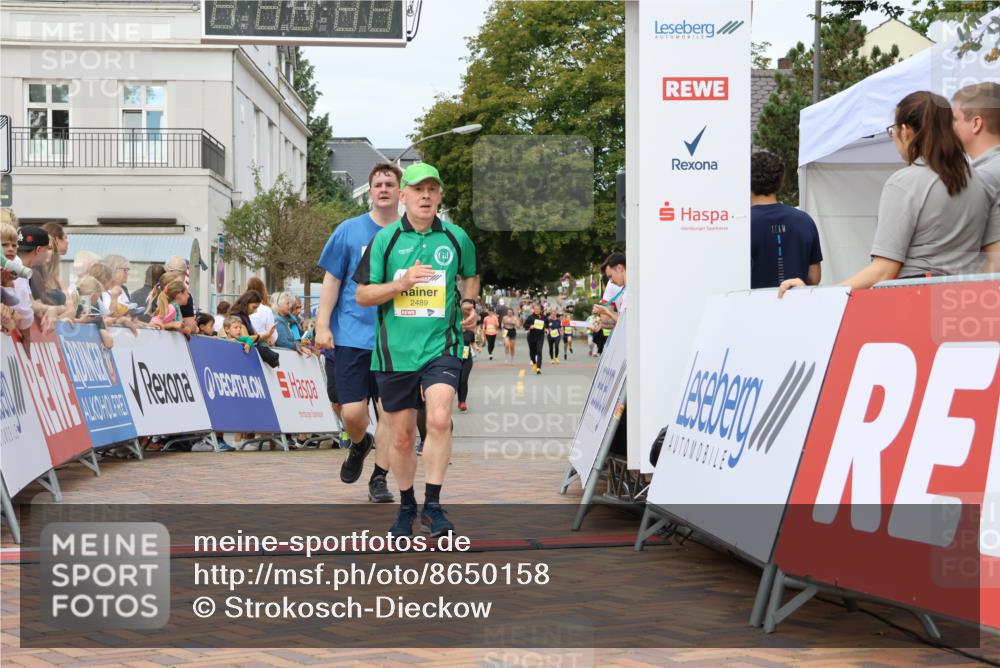 31.08.2025 - 21. Blankeneser Heldenlauf Strokosch-Dieckow http://msf.ph/oto/8650158 31.08.2025 10:38:09 Ziel 2686, 2360, 2693, 2489, 2082, 2081, 2597, 2094 meine-sportfotos.de
