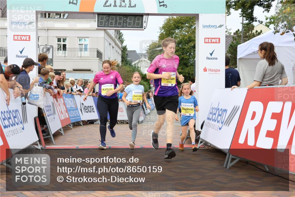 31.08.2025 - 21. Blankeneser Heldenlauf Strokosch-Dieckow http://msf.ph/oto/8650159 31.08.2025 10:38:02 Ziel 2082, 2081, 2597, 2094 meine-sportfotos.de