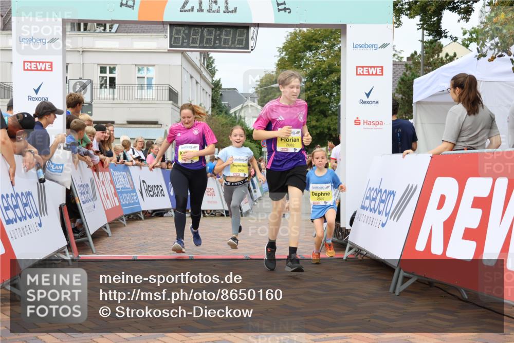 31.08.2025 - 21. Blankeneser Heldenlauf Strokosch-Dieckow http://msf.ph/oto/8650160 31.08.2025 10:38:02 Ziel 2082, 2081, 2597, 2094 meine-sportfotos.de