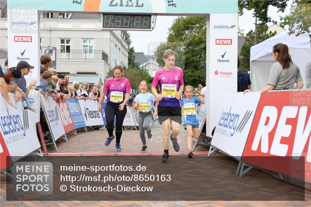 31.08.2025 - 21. Blankeneser Heldenlauf Strokosch-Dieckow http://msf.ph/oto/8650163 31.08.2025 10:38:02 Ziel 2082, 2081, 2597, 2094 meine-sportfotos.de
