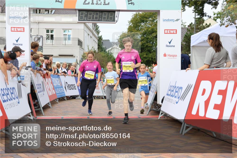 31.08.2025 - 21. Blankeneser Heldenlauf Strokosch-Dieckow http://msf.ph/oto/8650164 31.08.2025 10:38:02 Ziel 2082, 2081, 2597, 2094 meine-sportfotos.de