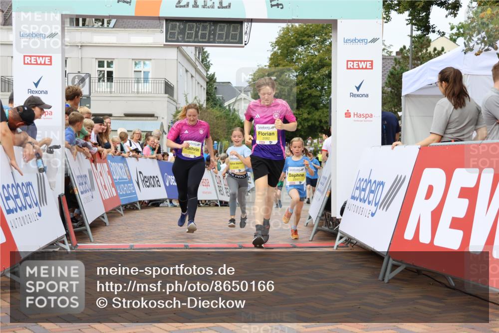 31.08.2025 - 21. Blankeneser Heldenlauf Strokosch-Dieckow http://msf.ph/oto/8650166 31.08.2025 10:38:02 Ziel 2082, 2081, 2597, 2094 meine-sportfotos.de