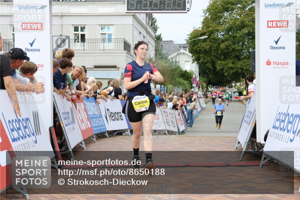 31.08.2025 - 21. Blankeneser Heldenlauf Strokosch-Dieckow http://msf.ph/oto/8650188 31.08.2025 10:37:44 Ziel 2385, 2303 meine-sportfotos.de