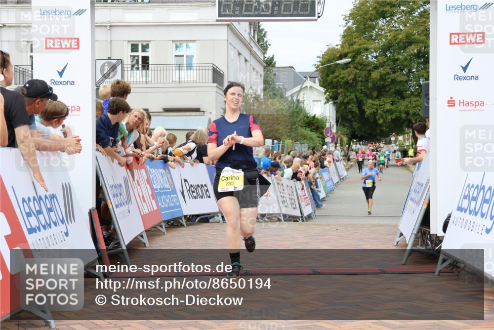31.08.2025 - 21. Blankeneser Heldenlauf Strokosch-Dieckow http://msf.ph/oto/8650194 31.08.2025 10:37:44 Ziel 2385, 2303 meine-sportfotos.de
