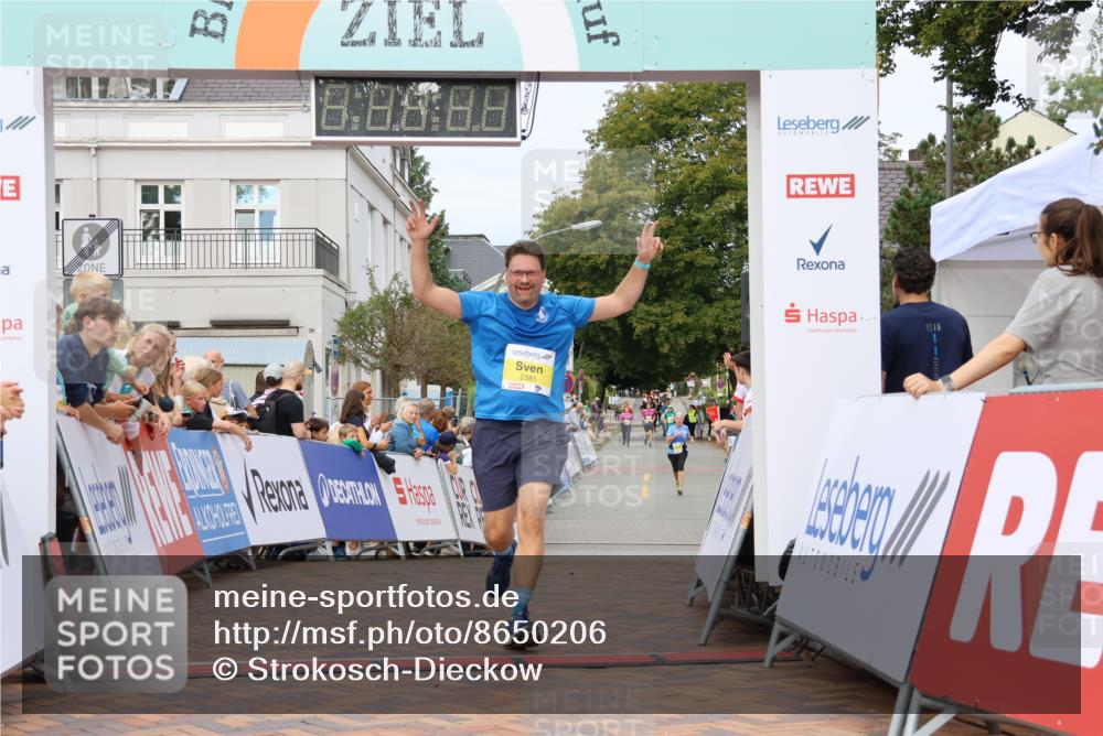 31.08.2025 - 21. Blankeneser Heldenlauf Strokosch-Dieckow http://msf.ph/oto/8650206 31.08.2025 10:37:40 Ziel 2385, 2096, 2134, 2303 meine-sportfotos.de