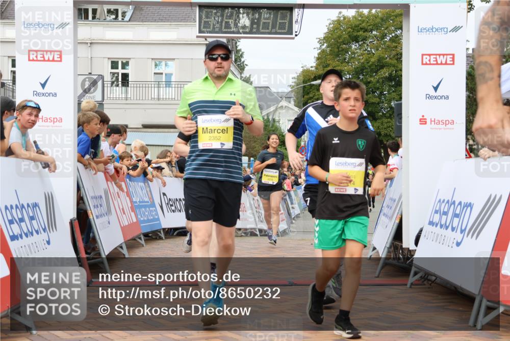31.08.2025 - 21. Blankeneser Heldenlauf Strokosch-Dieckow http://msf.ph/oto/8650232 31.08.2025 10:37:22 Ziel 2227, 2047, 2319, 2219, 2043, 2352, 2714 meine-sportfotos.de