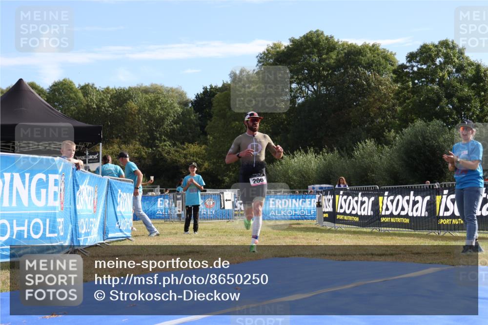 31.08.2025 - Elbe Triathlon Hamburg Strokosch-Dieckow http://msf.ph/oto/8650250 31.08.2025 09:56:47 Ziel 206 meine-sportfotos.de