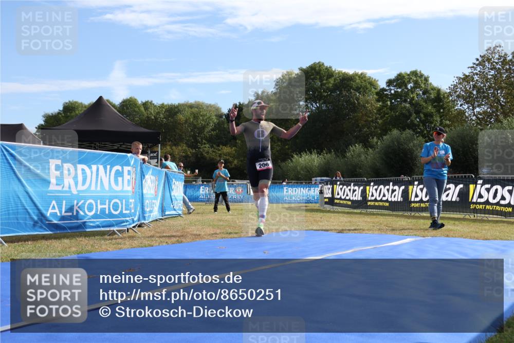 31.08.2025 - Elbe Triathlon Hamburg Strokosch-Dieckow http://msf.ph/oto/8650251 31.08.2025 09:56:48 Ziel 206 meine-sportfotos.de