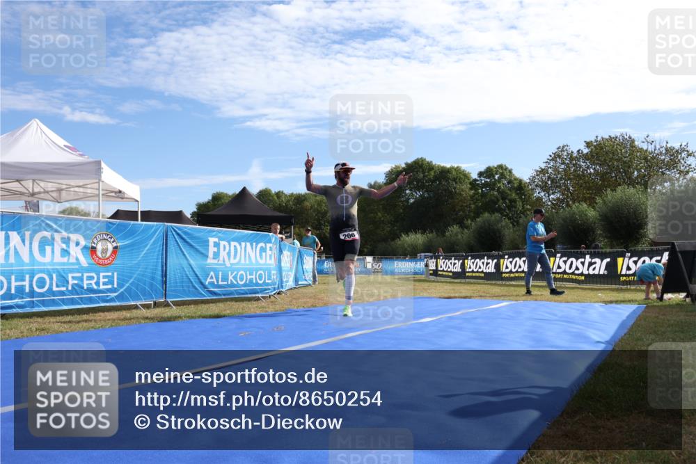 31.08.2025 - Elbe Triathlon Hamburg Strokosch-Dieckow http://msf.ph/oto/8650254 31.08.2025 09:56:49 Ziel 206 meine-sportfotos.de