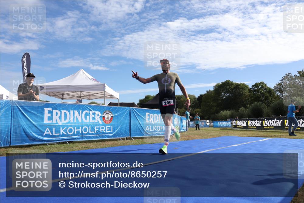 31.08.2025 - Elbe Triathlon Hamburg Strokosch-Dieckow http://msf.ph/oto/8650257 31.08.2025 09:56:49 Ziel 206 meine-sportfotos.de