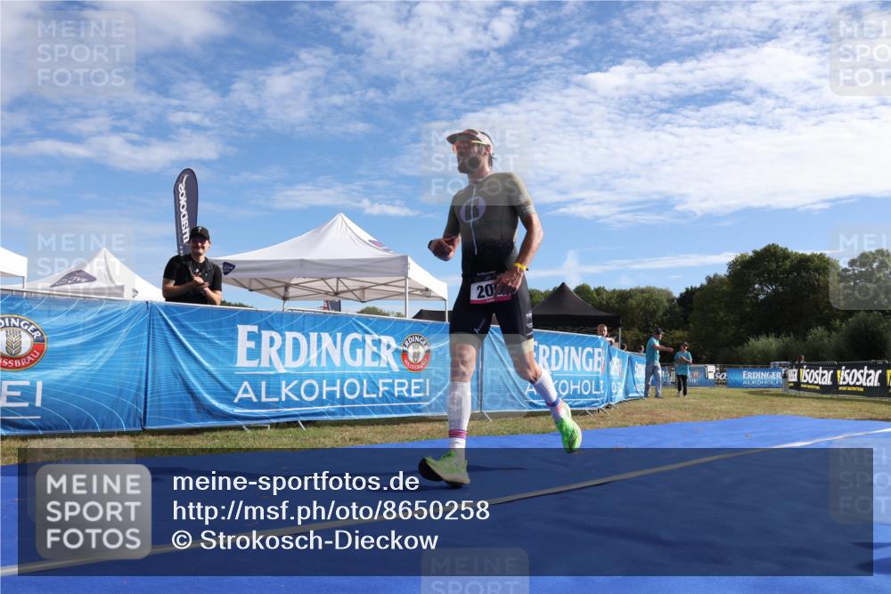 31.08.2025 - Elbe Triathlon Hamburg Strokosch-Dieckow http://msf.ph/oto/8650258 31.08.2025 09:56:50 Ziel 206 meine-sportfotos.de