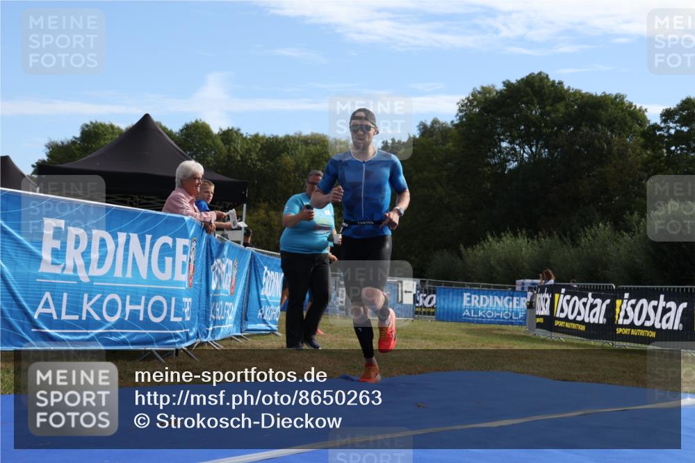 31.08.2025 - Elbe Triathlon Hamburg Strokosch-Dieckow http://msf.ph/oto/8650263 31.08.2025 10:02:22 Ziel 223 meine-sportfotos.de