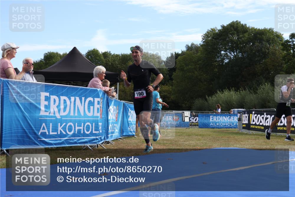31.08.2025 - Elbe Triathlon Hamburg Strokosch-Dieckow http://msf.ph/oto/8650270 31.08.2025 10:03:21 Ziel 186, 190 meine-sportfotos.de