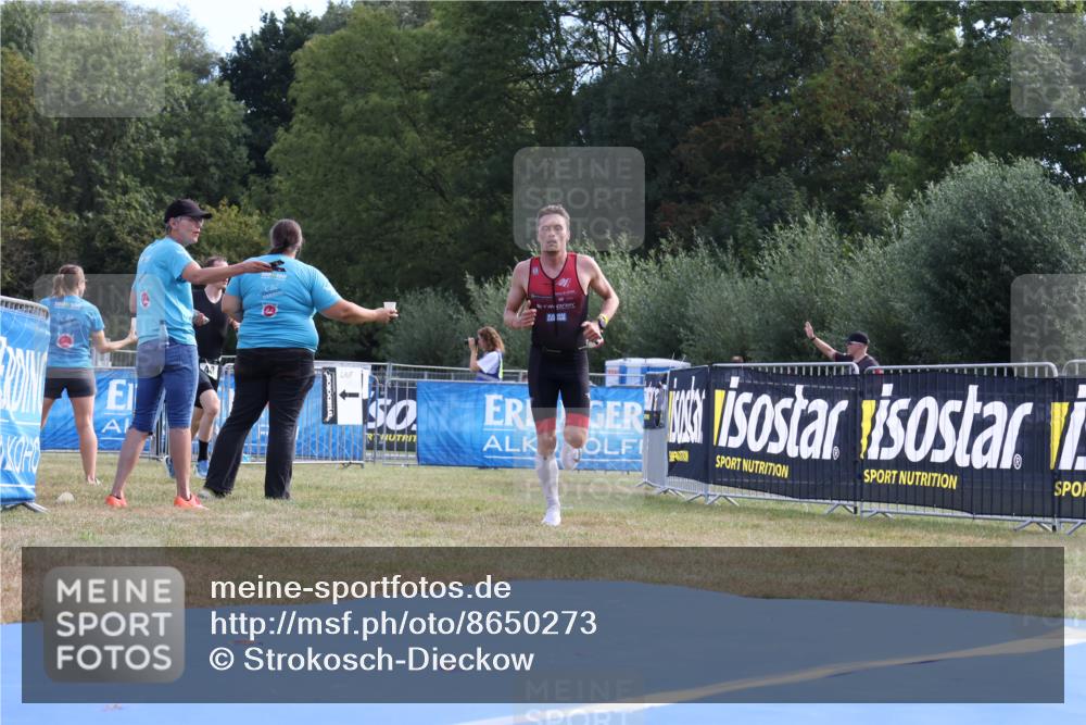 31.08.2025 - Elbe Triathlon Hamburg Strokosch-Dieckow http://msf.ph/oto/8650273 31.08.2025 10:03:27 Ziel 186, 190 meine-sportfotos.de