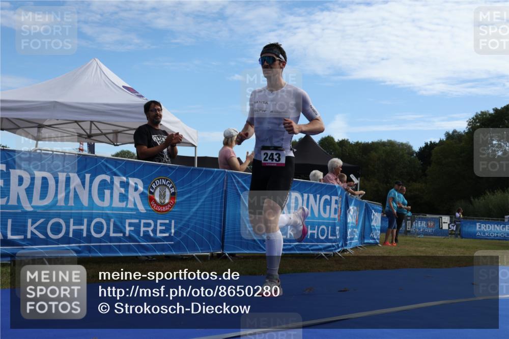31.08.2025 - Elbe Triathlon Hamburg Strokosch-Dieckow http://msf.ph/oto/8650280 31.08.2025 10:04:25 Ziel 243 meine-sportfotos.de