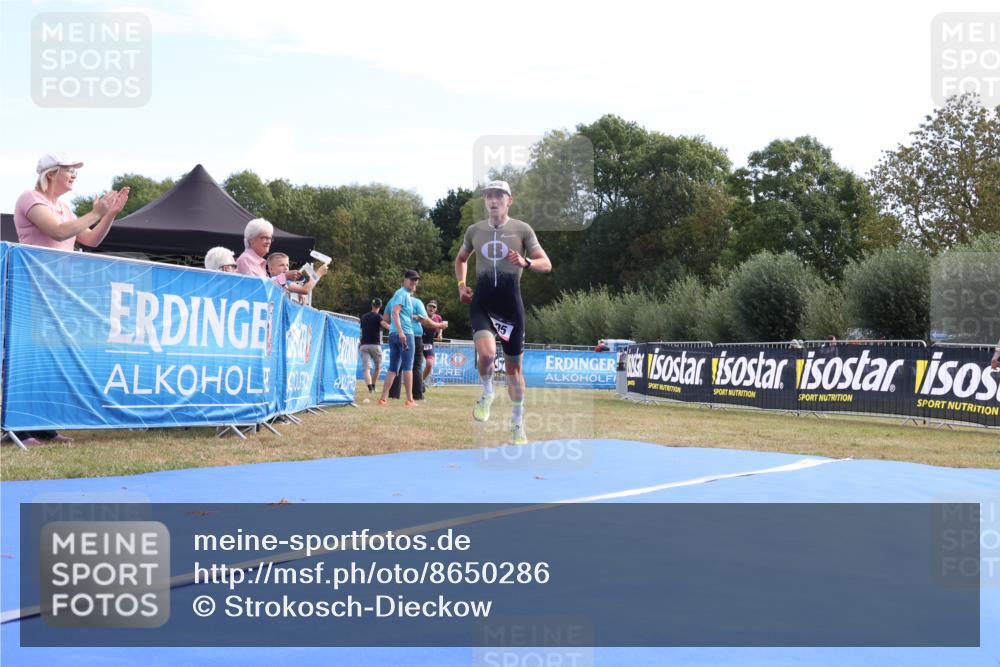31.08.2025 - Elbe Triathlon Hamburg Strokosch-Dieckow http://msf.ph/oto/8650286 31.08.2025 10:05:09 Ziel 205 meine-sportfotos.de