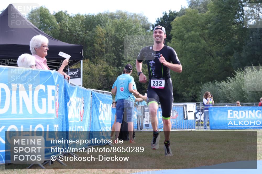 31.08.2025 - Elbe Triathlon Hamburg Strokosch-Dieckow http://msf.ph/oto/8650289 31.08.2025 10:05:54 Ziel 232 meine-sportfotos.de