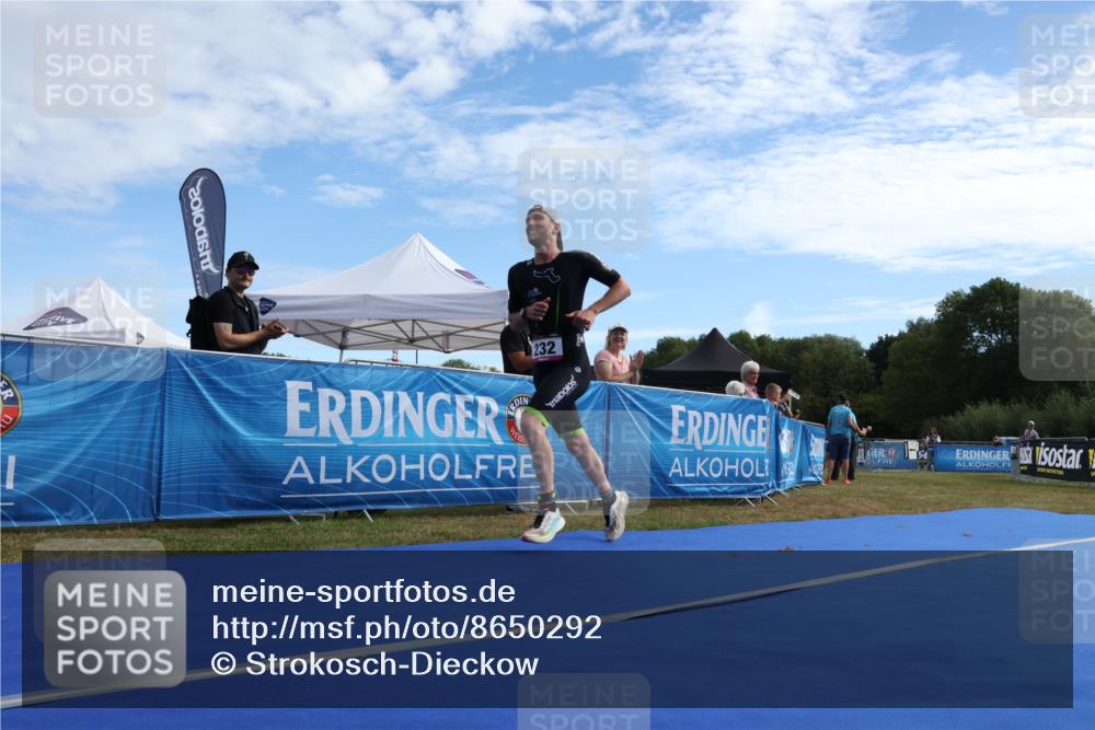 31.08.2025 - Elbe Triathlon Hamburg Strokosch-Dieckow http://msf.ph/oto/8650292 31.08.2025 10:05:55 Ziel 232 meine-sportfotos.de