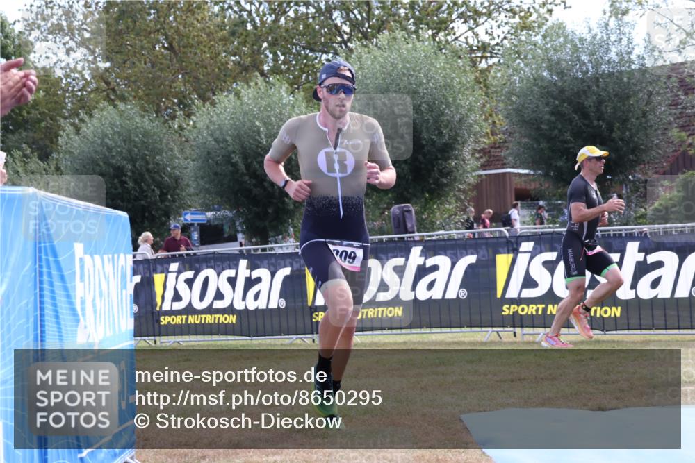 31.08.2025 - Elbe Triathlon Hamburg Strokosch-Dieckow http://msf.ph/oto/8650295 31.08.2025 10:07:19 Ziel 209 meine-sportfotos.de