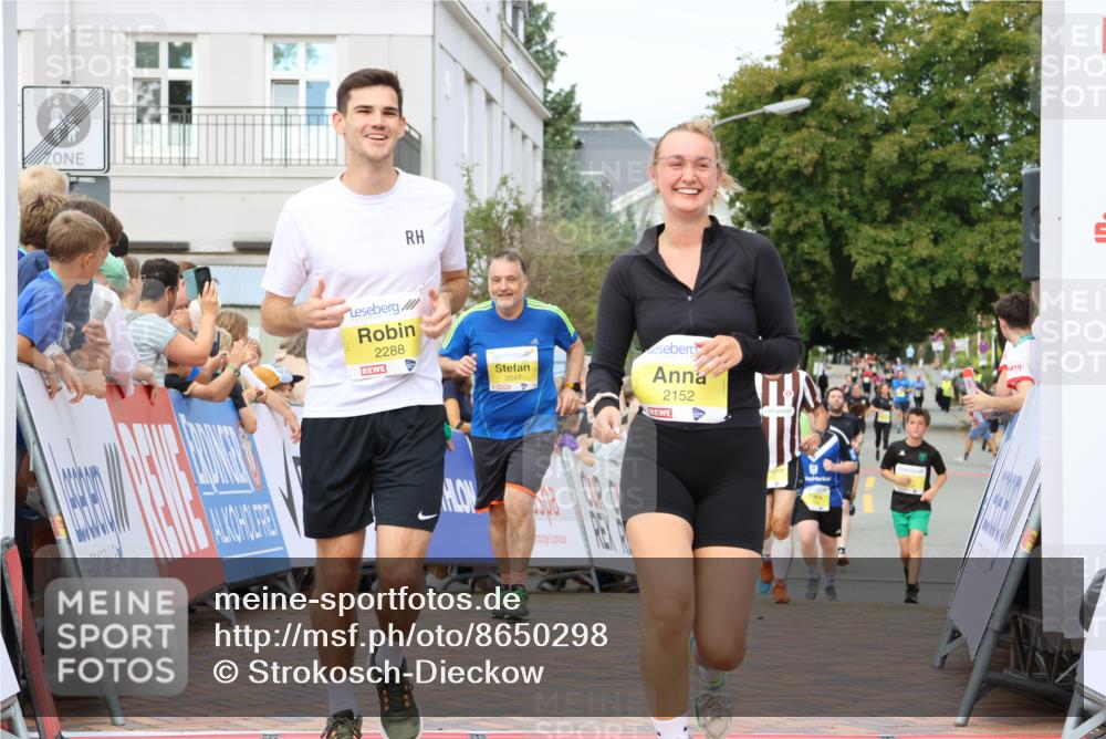 31.08.2025 - 21. Blankeneser Heldenlauf Strokosch-Dieckow http://msf.ph/oto/8650298 31.08.2025 10:37:14 Ziel 2450, 2451, 2047, 2152, 2288 meine-sportfotos.de