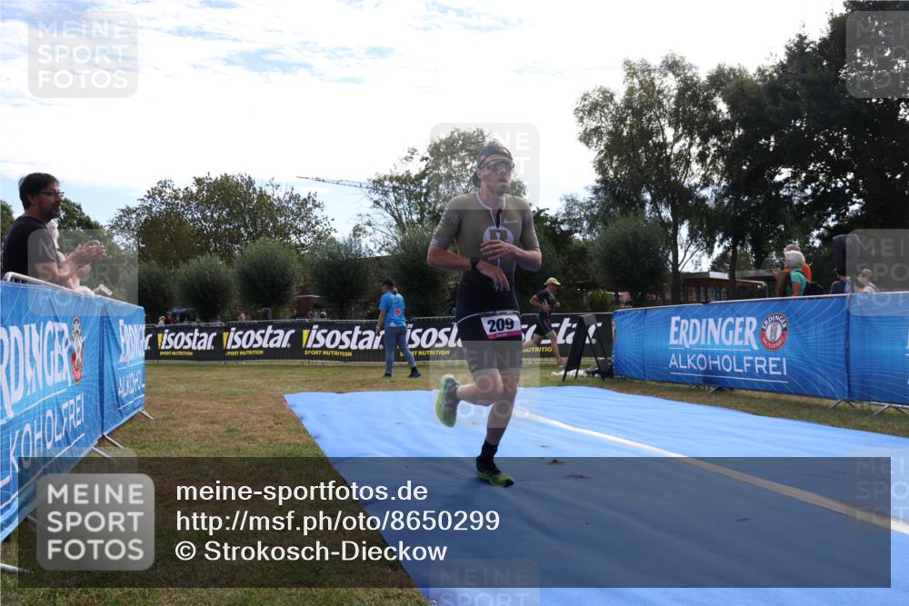 31.08.2025 - Elbe Triathlon Hamburg Strokosch-Dieckow http://msf.ph/oto/8650299 31.08.2025 10:07:20 Ziel 200, 209 meine-sportfotos.de