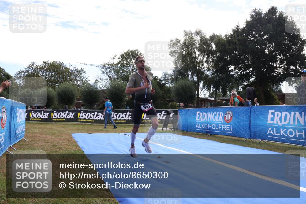31.08.2025 - Elbe Triathlon Hamburg Strokosch-Dieckow http://msf.ph/oto/8650300 31.08.2025 10:07:29 Ziel 200 meine-sportfotos.de