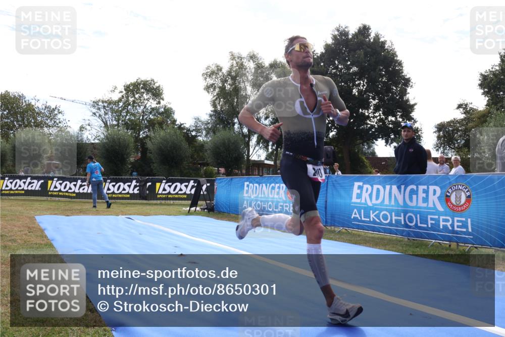 31.08.2025 - Elbe Triathlon Hamburg Strokosch-Dieckow http://msf.ph/oto/8650301 31.08.2025 10:07:30 Ziel 200 meine-sportfotos.de