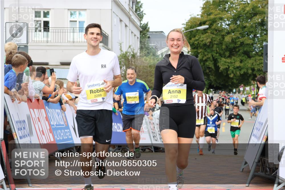 31.08.2025 - 21. Blankeneser Heldenlauf Strokosch-Dieckow http://msf.ph/oto/8650305 31.08.2025 10:37:14 Ziel 2450, 2451, 2047, 2152, 2288 meine-sportfotos.de