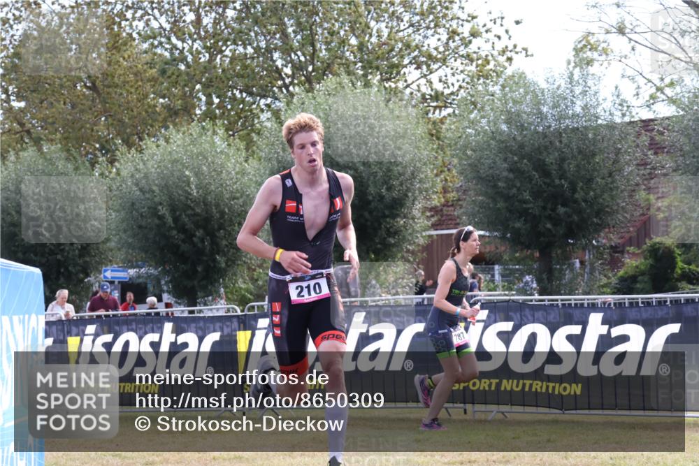 31.08.2025 - Elbe Triathlon Hamburg Strokosch-Dieckow http://msf.ph/oto/8650309 31.08.2025 10:08:22 Ziel 194, 208, 210 meine-sportfotos.de