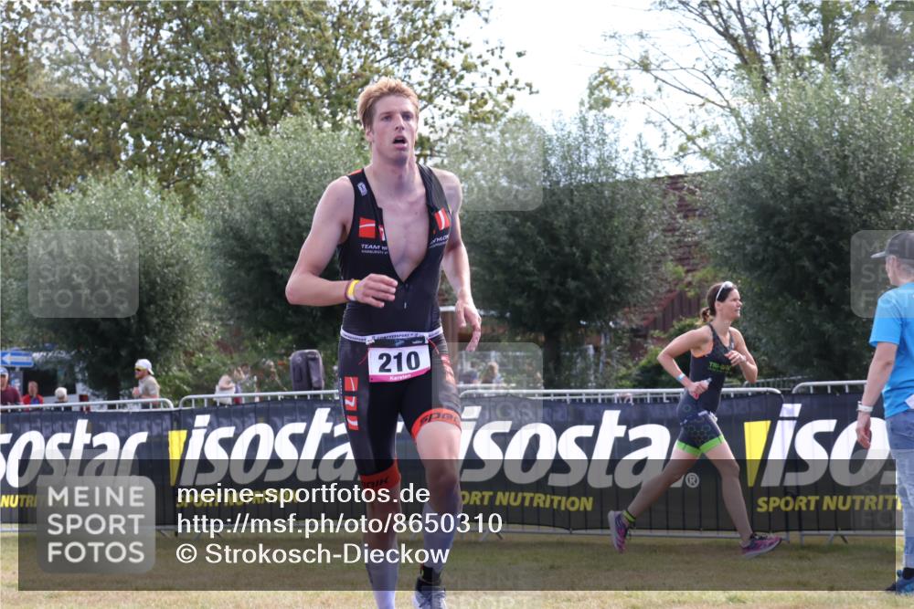 31.08.2025 - Elbe Triathlon Hamburg Strokosch-Dieckow http://msf.ph/oto/8650310 31.08.2025 10:08:22 Ziel 194, 208, 210 meine-sportfotos.de