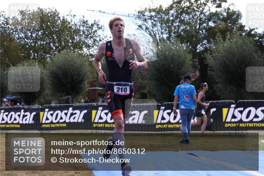 31.08.2025 - Elbe Triathlon Hamburg Strokosch-Dieckow http://msf.ph/oto/8650312 31.08.2025 10:08:23 Ziel 194, 208, 210 meine-sportfotos.de