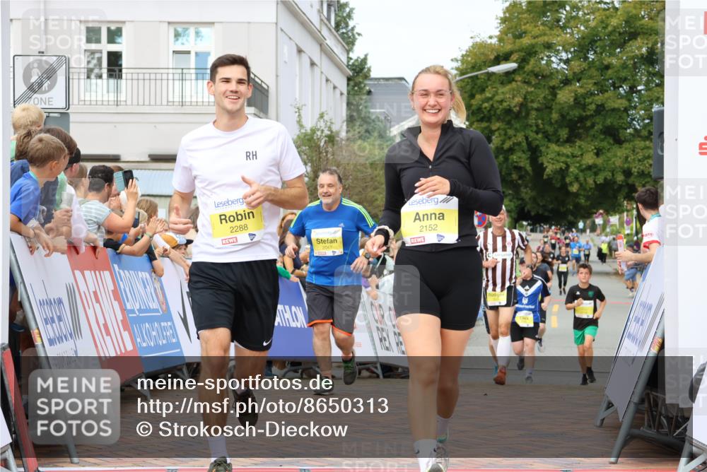 31.08.2025 - 21. Blankeneser Heldenlauf Strokosch-Dieckow http://msf.ph/oto/8650313 31.08.2025 10:37:14 Ziel 2450, 2451, 2047, 2152, 2288 meine-sportfotos.de
