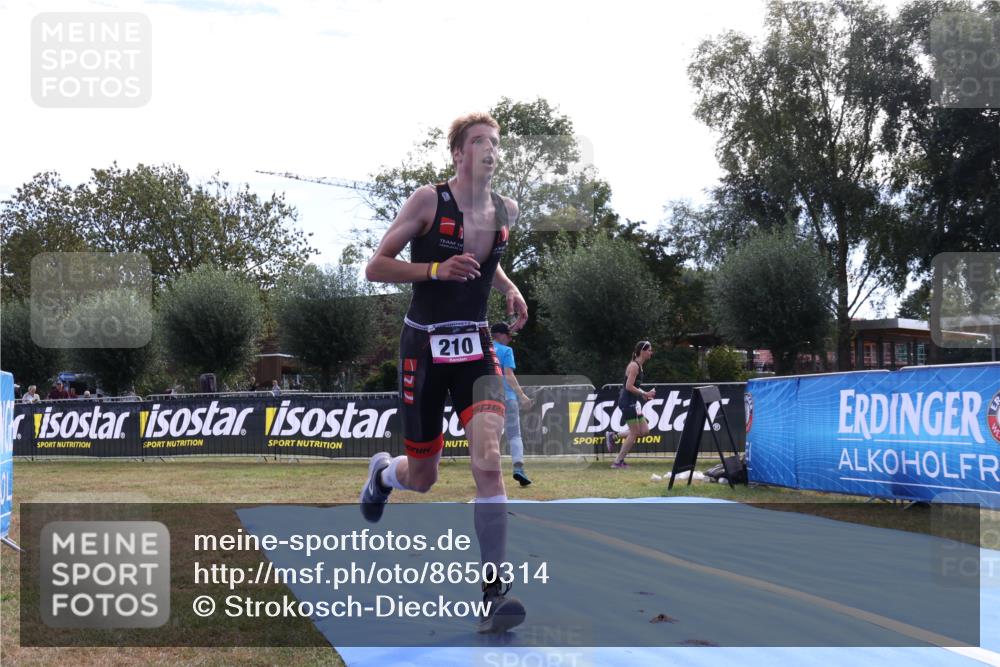 31.08.2025 - Elbe Triathlon Hamburg Strokosch-Dieckow http://msf.ph/oto/8650314 31.08.2025 10:08:23 Ziel 194, 208, 210 meine-sportfotos.de