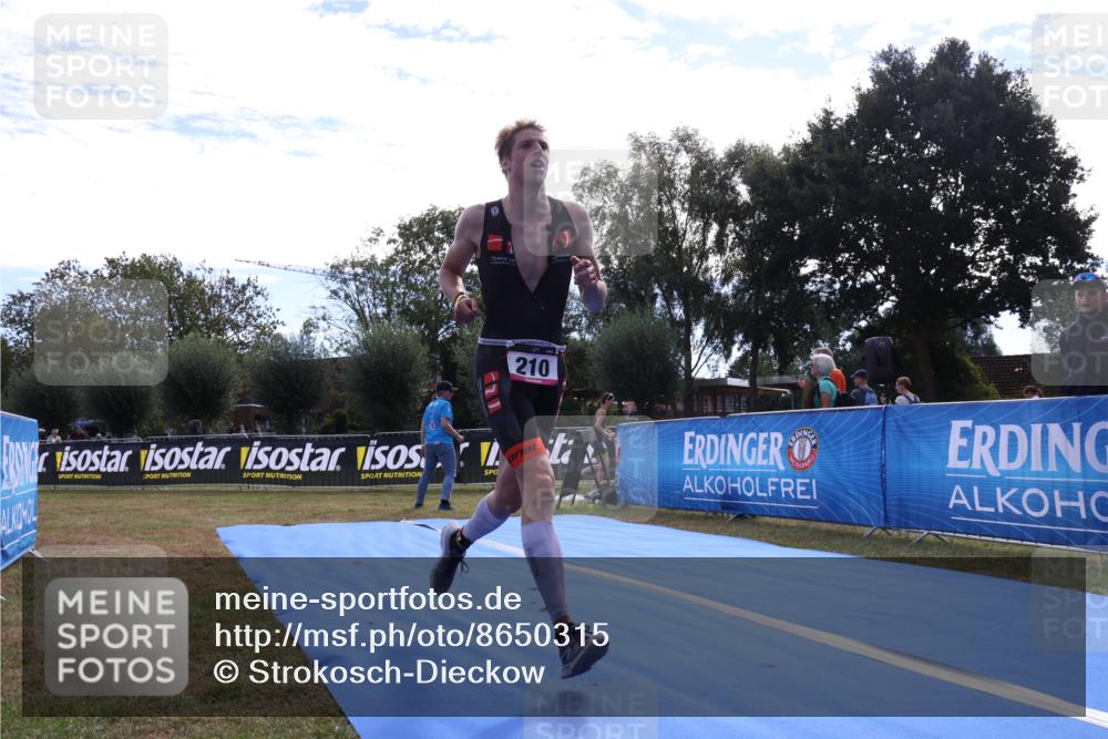 31.08.2025 - Elbe Triathlon Hamburg Strokosch-Dieckow http://msf.ph/oto/8650315 31.08.2025 10:08:24 Ziel 194, 208, 210 meine-sportfotos.de